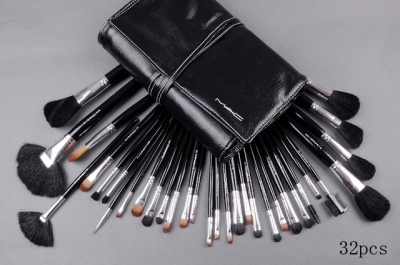 MAC Cosmetics Pro 32Pcs Brushes Set Outlet Online